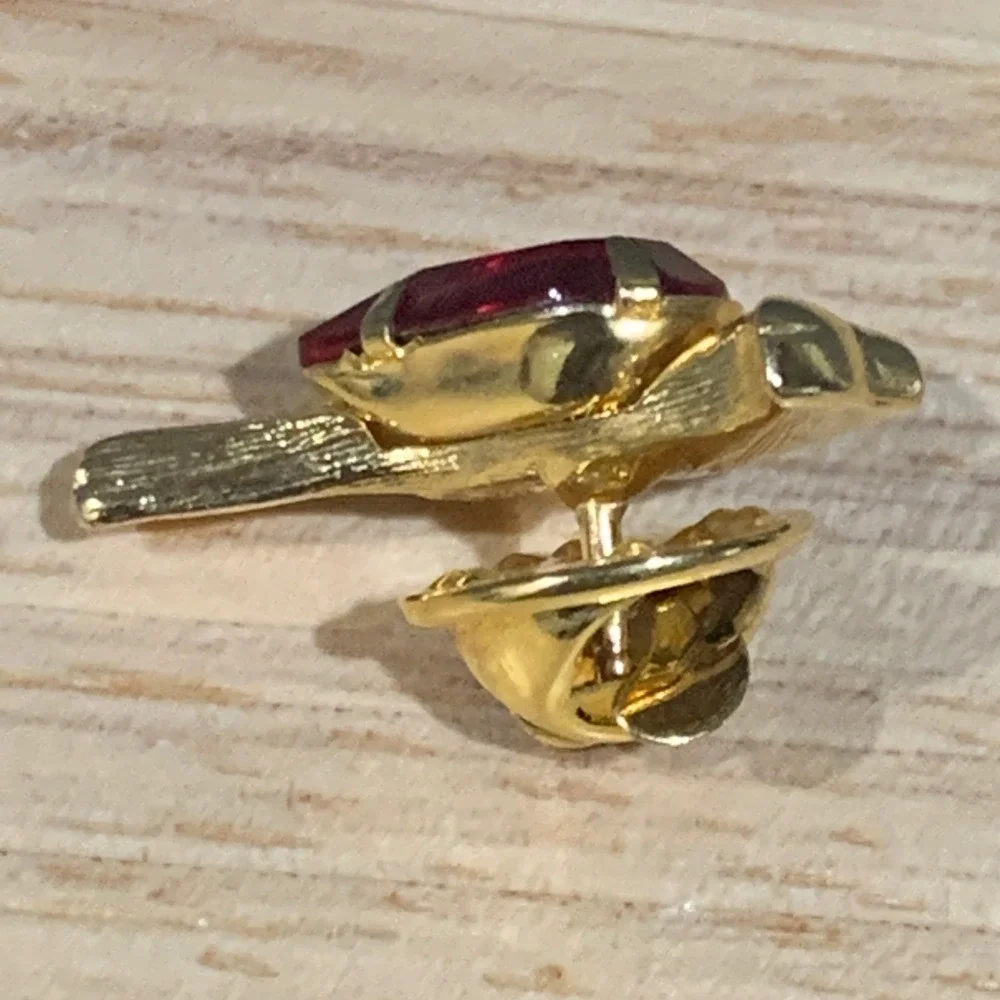 Cardinal Bird Pin Women Gold Tone Red Crystal Holiday Nature Gift Unbranded